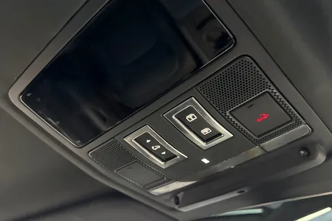 KO24WHV Land Rover Defender 90 3.0 D300 X-Dynamic HSE 3dr Thumbnail #25