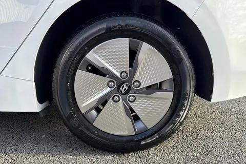 HT22OVZ Hyundai Ioniq 1.6 h-GDi Premium DCT Euro 6 (s/s) 5dr Thumbnail #8