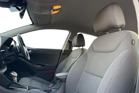 HT22OVZ Hyundai Ioniq 1.6 h-GDi Premium DCT Euro 6 (s/s) 5dr Thumbnail #12