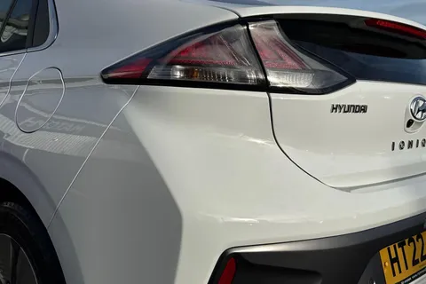 HT22OVZ Hyundai Ioniq 1.6 h-GDi Premium DCT Euro 6 (s/s) 5dr Thumbnail #17