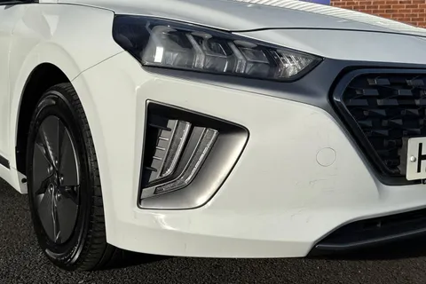HT22OVZ Hyundai Ioniq 1.6 h-GDi Premium DCT Euro 6 (s/s) 5dr Thumbnail #18