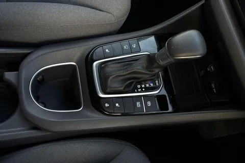 HT22OVZ Hyundai Ioniq 1.6 h-GDi Premium DCT Euro 6 (s/s) 5dr Thumbnail #21