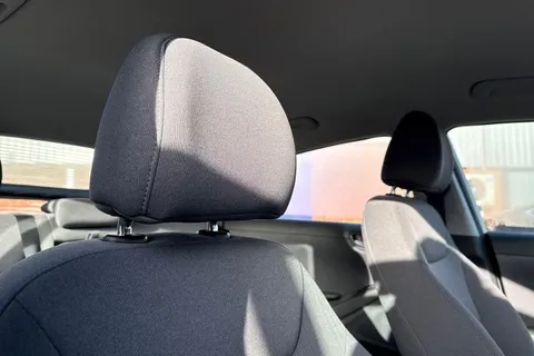 HT22OVZ Hyundai Ioniq 1.6 h-GDi Premium DCT Euro 6 (s/s) 5dr Thumbnail #22