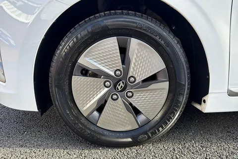 HT22OVZ Hyundai Ioniq 1.6 h-GDi Premium DCT Euro 6 (s/s) 5dr Thumbnail #23