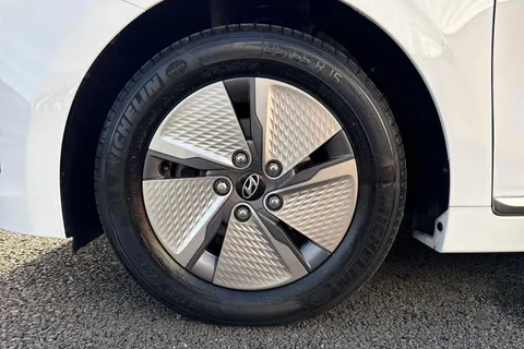 HT22OVZ Hyundai Ioniq 1.6 h-GDi Premium DCT Euro 6 (s/s) 5dr Thumbnail #24