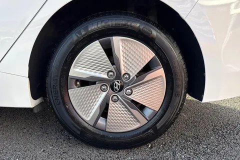HT22OVZ Hyundai Ioniq 1.6 h-GDi Premium DCT Euro 6 (s/s) 5dr Thumbnail #25
