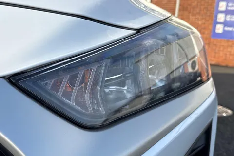 HT22OVZ Hyundai Ioniq 1.6 h-GDi Premium DCT Euro 6 (s/s) 5dr Thumbnail #26