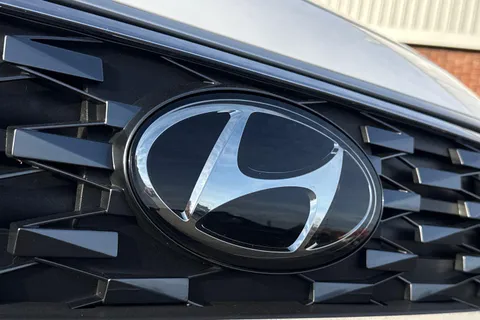 HT22OVZ Hyundai Ioniq 1.6 h-GDi Premium DCT Euro 6 (s/s) 5dr Thumbnail #27