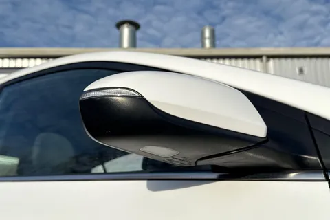 HT22OVZ Hyundai Ioniq 1.6 h-GDi Premium DCT Euro 6 (s/s) 5dr Thumbnail #28