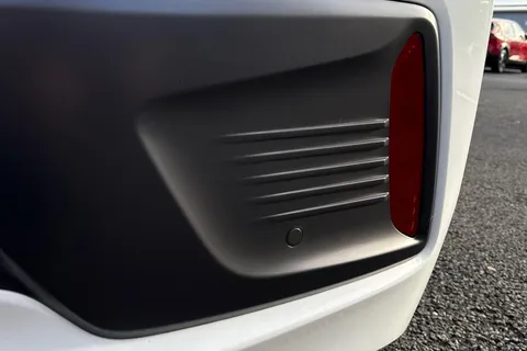 HT22OVZ Hyundai Ioniq 1.6 h-GDi Premium DCT Euro 6 (s/s) 5dr Thumbnail #30