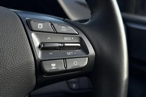 HT22OVZ Hyundai Ioniq 1.6 h-GDi Premium DCT Euro 6 (s/s) 5dr Thumbnail #36