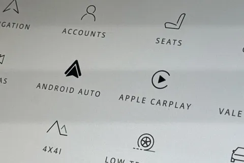 KW74ZKD Land Rover Discovery Sport 2.0 D200 Dynamic HSE 5dr Thumbnail #37