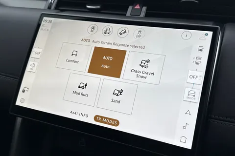 KW74ZKD Land Rover Discovery Sport 2.0 D200 Dynamic HSE 5dr Thumbnail #41