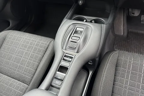 RO25NDJ Honda ZR-V 2.0 eHEV Elegance 5dr CVT Thumbnail #23