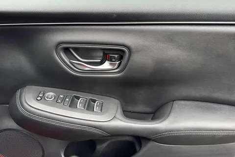 RO25NDJ Honda ZR-V 2.0 eHEV Elegance 5dr CVT Thumbnail #24