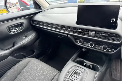 RO25NDJ Honda ZR-V 2.0 eHEV Elegance 5dr CVT Thumbnail #32