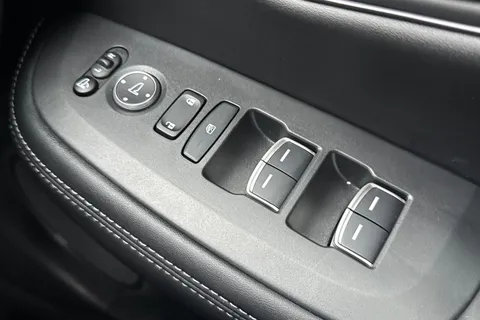 RO25NDJ Honda ZR-V 2.0 eHEV Elegance 5dr CVT Thumbnail #34