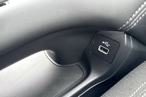 RO25NDJ Honda ZR-V 2.0 eHEV Elegance 5dr CVT Thumbnail #37