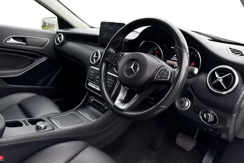 DK67RMO Mercedes-Benz A Class 2.1 A200d Sport (Premium) 7G-DCT Euro 6 (s/s) 5dr Thumbnail #15