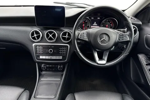 DK67RMO Mercedes-Benz A Class 2.1 A200d Sport (Premium) 7G-DCT Euro 6 (s/s) 5dr Thumbnail #19