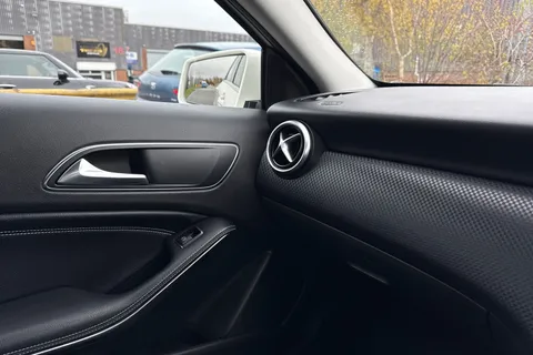 DK67RMO Mercedes-Benz A Class 2.1 A200d Sport (Premium) 7G-DCT Euro 6 (s/s) 5dr Thumbnail #32