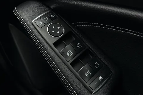 DK67RMO Mercedes-Benz A Class 2.1 A200d Sport (Premium) 7G-DCT Euro 6 (s/s) 5dr Thumbnail #33