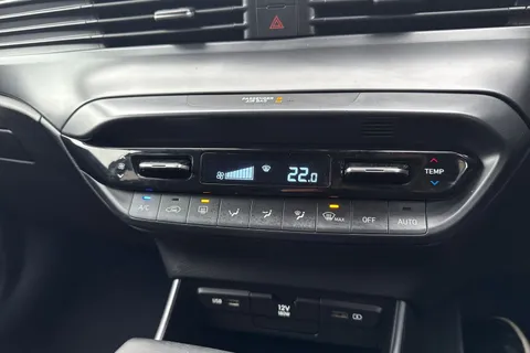 YP23WMD Hyundai Bayon 1.0 T-GDi MHEV Premium DCT Euro 6 (s/s) 5dr Thumbnail #19