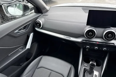 DK74XKZ Audi Q2 Black Edition 35 TFSI  150 PS S tronic Thumbnail #16