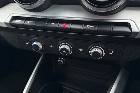 DK74XKZ Audi Q2 Black Edition 35 TFSI  150 PS S tronic Thumbnail #20