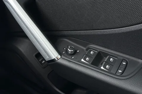 DK74XKZ Audi Q2 Black Edition 35 TFSI  150 PS S tronic Thumbnail #39