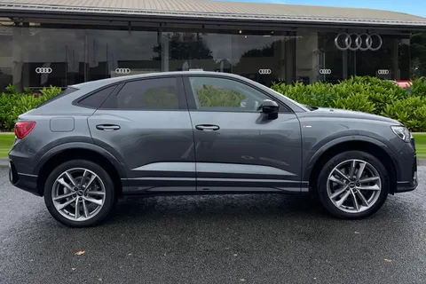 NJ72GYK Audi Q3 Black Edition 45 TFSI e  245 PS S tronic Thumbnail #4