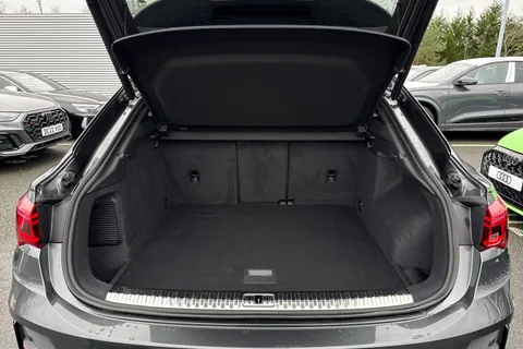 NJ72GYK Audi Q3 Black Edition 45 TFSI e  245 PS S tronic Thumbnail #8