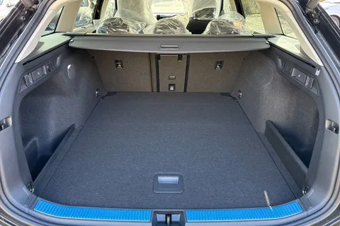  Volkswagen Passat 1.5 eTSI MHEV Elegance DSG Euro 6 (s/s) 5dr Thumbnail #6