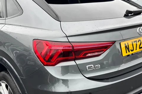 NJ72GYK Audi Q3 Black Edition 45 TFSI e  245 PS S tronic Thumbnail #9