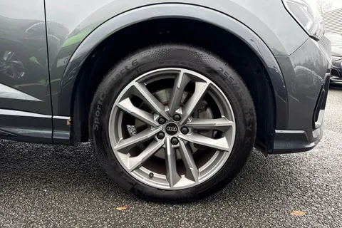 NJ72GYK Audi Q3 Black Edition 45 TFSI e  245 PS S tronic Thumbnail #11