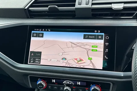 NJ72GYK Audi Q3 Black Edition 45 TFSI e  245 PS S tronic Thumbnail #18