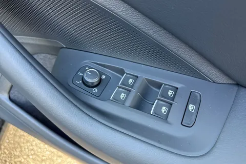  Volkswagen Passat 1.5 eTSI MHEV Elegance DSG Euro 6 (s/s) 5dr Thumbnail #20