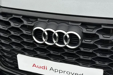 NJ72GYK Audi Q3 Black Edition 45 TFSI e  245 PS S tronic Thumbnail #26