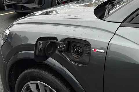 NJ72GYK Audi Q3 Black Edition 45 TFSI e  245 PS S tronic Thumbnail #30