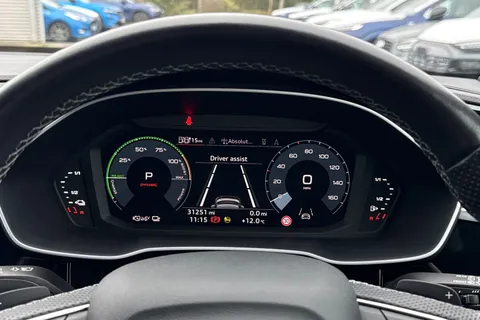 NJ72GYK Audi Q3 Black Edition 45 TFSI e  245 PS S tronic Thumbnail #36