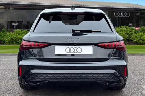 Audi A3 1.5 TFSI Black Edition Sportback Euro 6 (s/s) 5dr Thumbnail #5