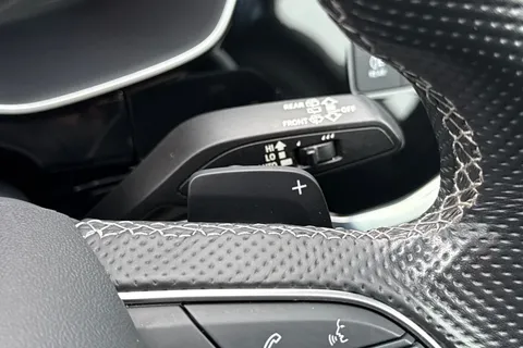 NJ72GYK Audi Q3 Black Edition 45 TFSI e  245 PS S tronic Thumbnail #41