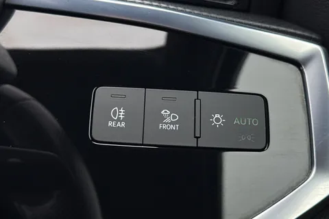 NJ72GYK Audi Q3 Black Edition 45 TFSI e  245 PS S tronic Thumbnail #43