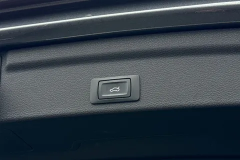 NJ72GYK Audi Q3 Black Edition 45 TFSI e  245 PS S tronic Thumbnail #47