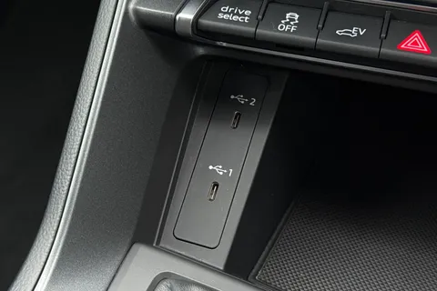 NJ72GYK Audi Q3 Black Edition 45 TFSI e  245 PS S tronic Thumbnail #51