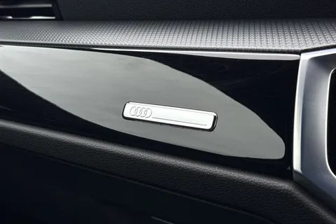 NJ72GYK Audi Q3 Black Edition 45 TFSI e  245 PS S tronic Thumbnail #52