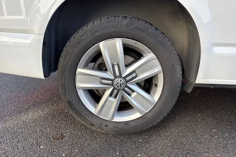CX74LDK Volkswagen Transporter 2.0 TDI 150 Highline Kombi Van Thumbnail #12