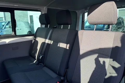 CX74LDK Volkswagen Transporter 2.0 TDI 150 Highline Kombi Van Thumbnail #19