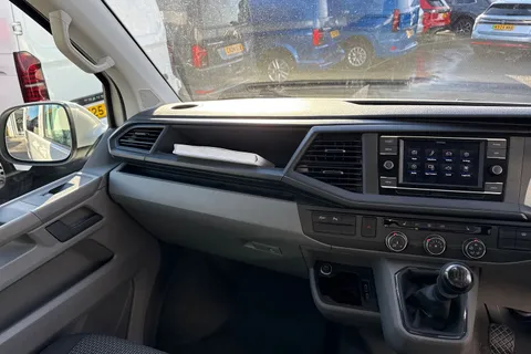 CX74LDK Volkswagen Transporter 2.0 TDI 150 Highline Kombi Van Thumbnail #20