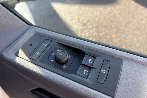 CX74LDK Volkswagen Transporter 2.0 TDI 150 Highline Kombi Van Thumbnail #21